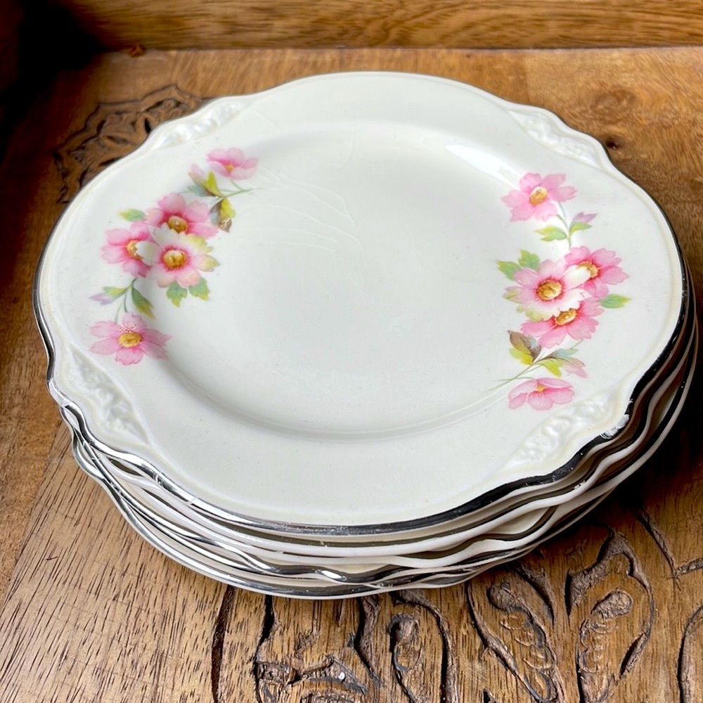 🌸Set of 6 Vintage Style Dessert Plates! Pretty delicate rose pattern 🌸 - Picture 3 of 16